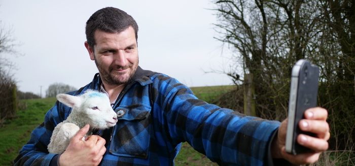 Thermal imaging phone takes heat out of lost livestock