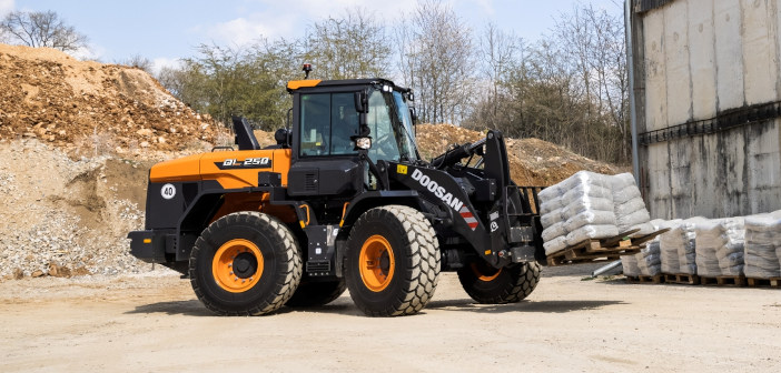 Doosan introduces new wheeled loaders DL250-7_pic4_red2