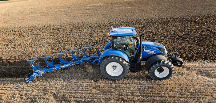 Substantial increase in year-on-year tractor registrations T6_175_Dynamic_Command_Tier4B_18_098