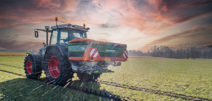 EasySet 2 terminal now available with Amazone spreaders ZA-M1502_Fendt_d0_kw_DJI_0508_Drama
