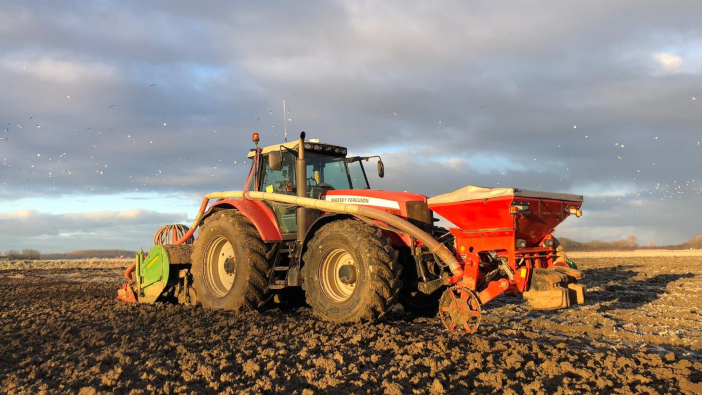 Specialists for versatile services AGRI STAR in very wet conditions