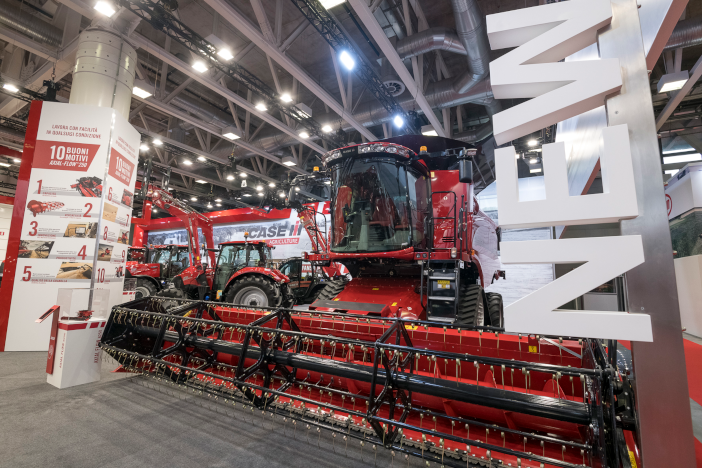 CASEIH_BACK_AT_FAIRS_AXIAL-FLOW