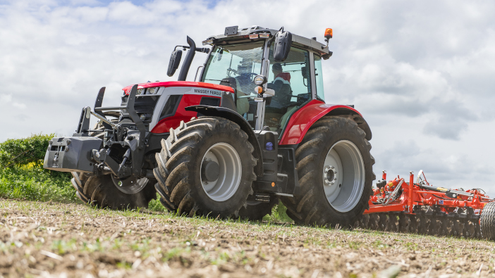 Tractor registrations fall for first time in eleven months MF-6S-180_DISC_KUHN_WORKING_BEZU_0521-351