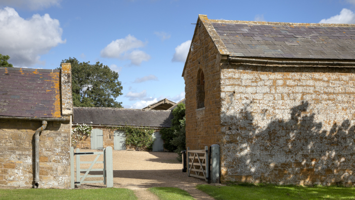 Rural landlords under pressure to meet energy efficiency targets Cotswold,Farmyard,And,Barns,,Compton,Scorpion,,Warwickshire,,England