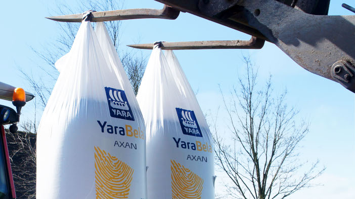 Planning nitrogen applications as prices continue to soar Axan_forklift_2