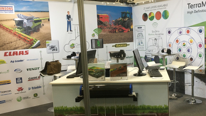 Hutchinsons look to answer growers’ questions at Croptec CropTec Stand (2)