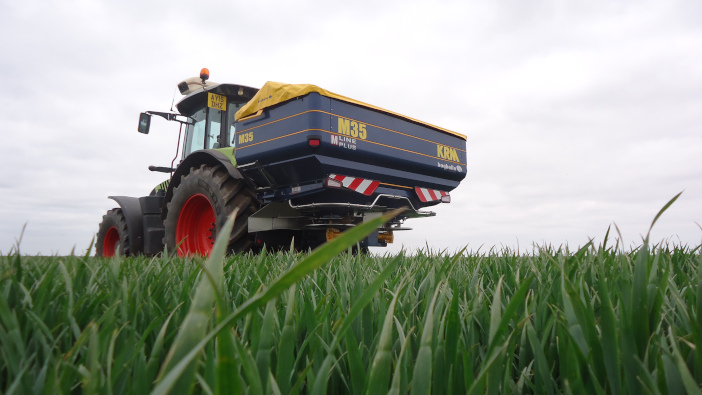 Weigh cells, variable rate application and section control are now popular features on fertiliser spreaders as operators look to improve application accuracy.