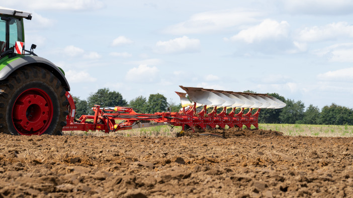 Pöttinger launches Servo T 6000 plough for tractors up to 500hp servo_t_6000_fendt_einsatzaufnahmen_210811__dsc7156-1_pr1_hq