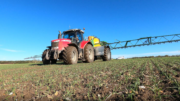 FSOOTY entries to remain open until after Lamma Angled nozzles facing forwards and backwards give better coverage to target weeds and soil with early post-emergence herbicides 6 mr