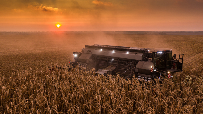 Agritechnica Innovations and the transformation of agriculture: Where is agricultural technology heading? Mais_dreschen