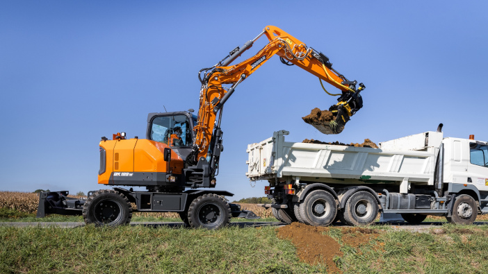 Doosan launches new DX100W-7 wheeled excavator DX100W-7_pic2_red