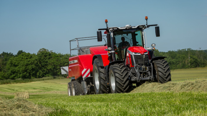 Massey Ferguson MF 8S wins Farm Machine 22 Award MF8S_265_MF2270XD_Working_FR_0520-1359