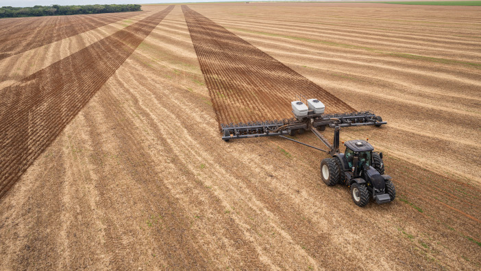 Valtra offers free update to its precision farming customers Valtra_SECTION CONTROL 96 WITH MULTIBOOM_3