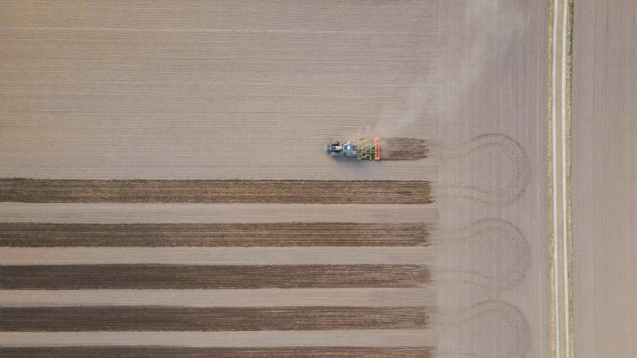 Valtra SmartTurn automatically turns the tractor on the headland Screenshot