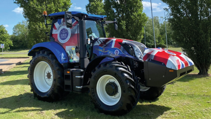 New Holland celebrates Jubilee with a royally decked out T6.180 Methane Power NH_Celebration_Queen_Platinum_Jubilee_003