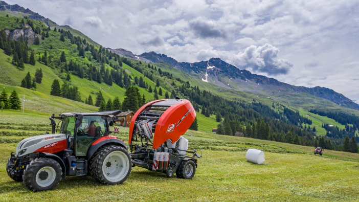 20 years of Kuhn’s i-BIO+ baler-wrapper