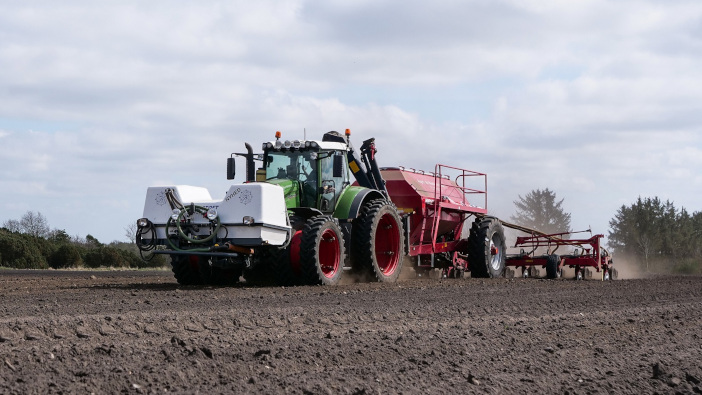 Alliance row crop tyres undergo scientific trials Alliance 354 VF_3