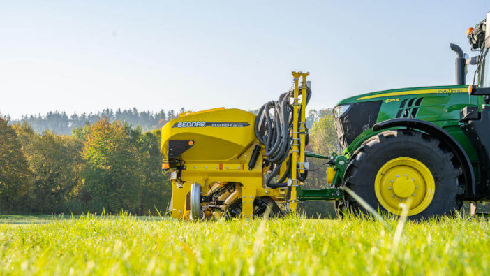 New Seed Box SB 1600 expands Bednar’s pressurised hopper range