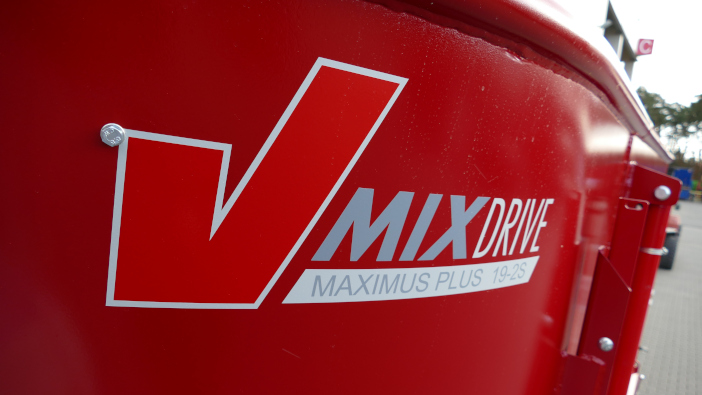 BvL introduces new self-propelled mixer wagons