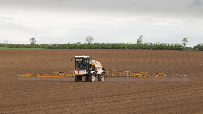Hutchinsons warns growers to take care with late-applied herbicides