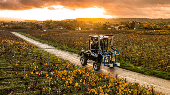 New Holland introduces new Straddle Tractor