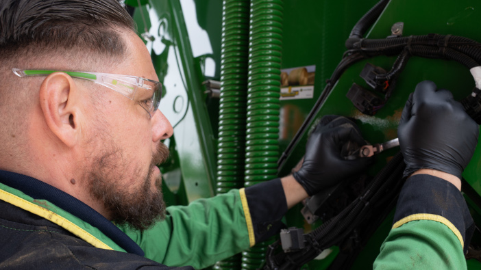 John Deere opens doors to military personnel