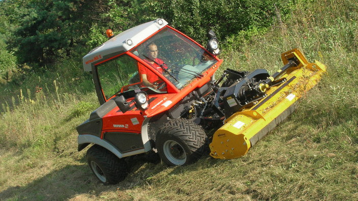 Metrac H6X on steep banking