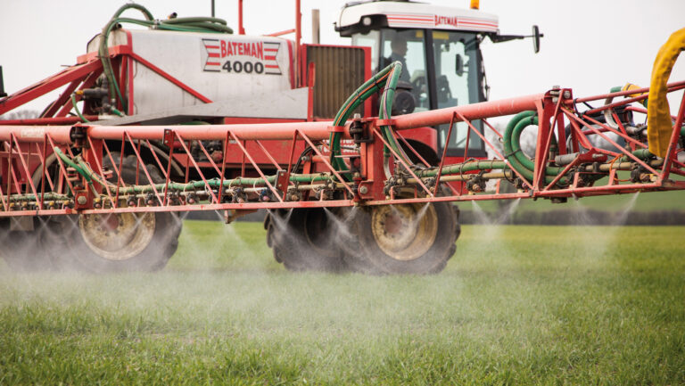 Hutchinsons’ Omnia updates help optimise production Sprayer in field