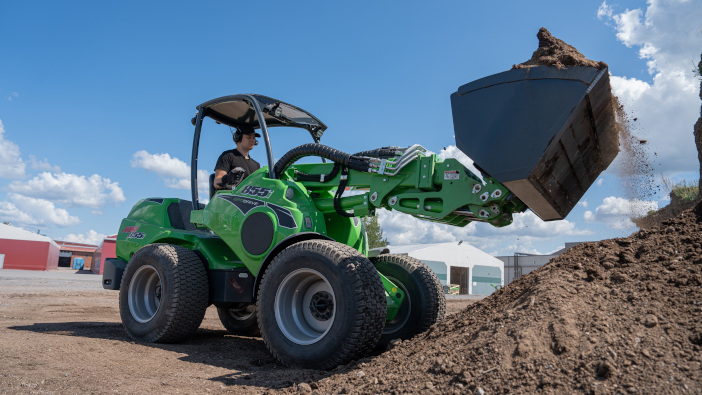 New Avant loaders go into production