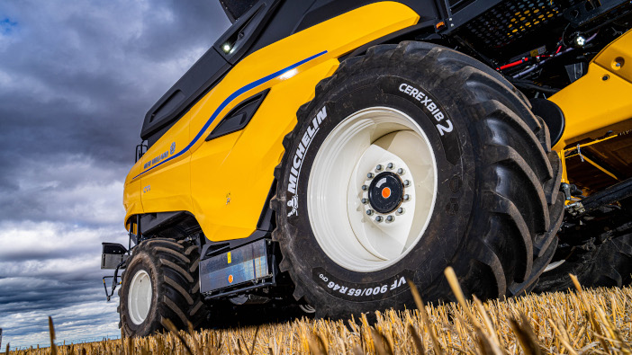 New holland’s CR11 combine harvester to be fitted with two Michelin Cerexbib 2 tyres