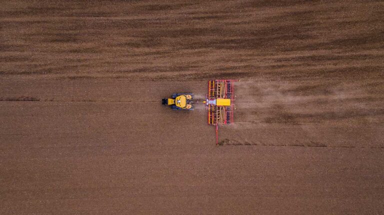Use soil type to help narrow down drill choice Aerial view of Vaderstad Rapid