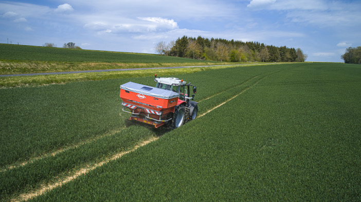 Kuhn adds Optipoint Pro to Axis fert spreaders