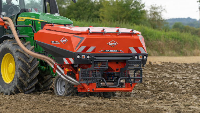 New dual hopper front tank introduced by Kuhn
