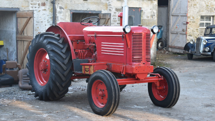 Vintage tractors and classic automobilia to be auctioned off by Cheffins