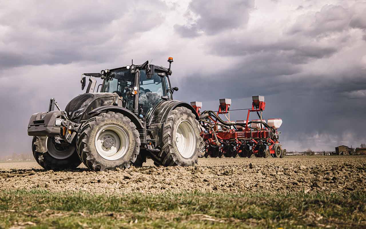 Valtra tractor