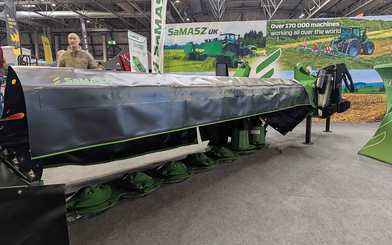 Samasz mower on stand