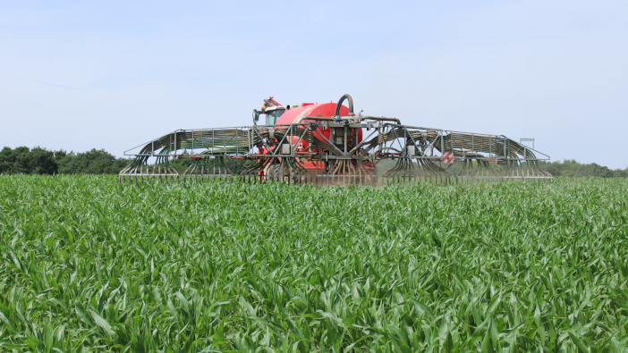 Versatile dribble bar provides precise application