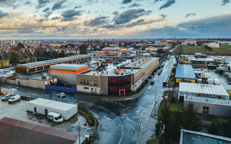 Large-scale Polish cultivation specialist eyes UK market for exports Factory aerial view