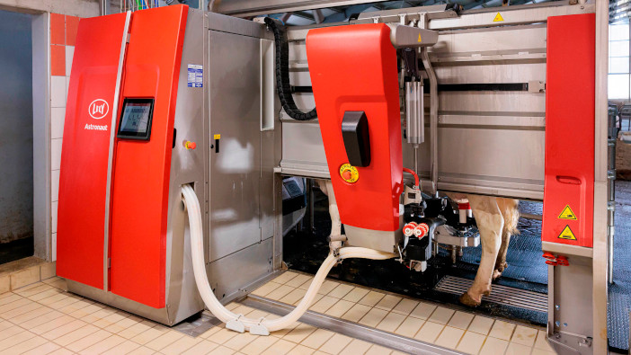 Lely expands robotic milking range