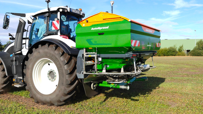 Fully automated fert spreading from Amazone