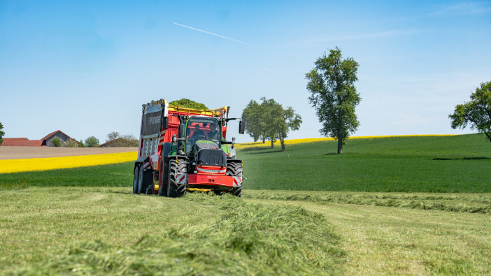 Pöttinger introduces new silage additive tank