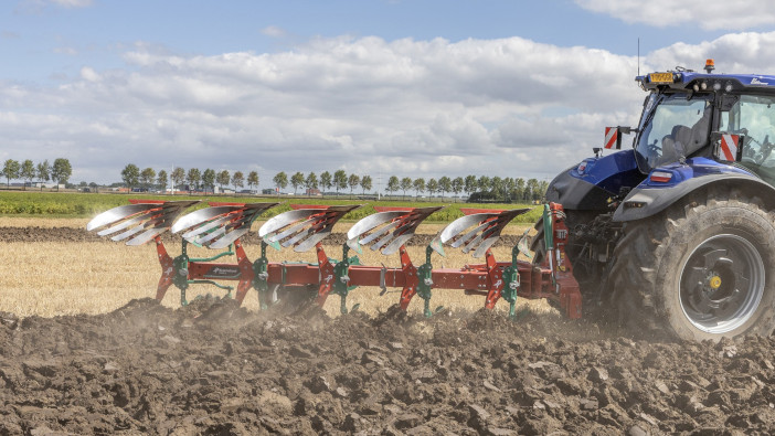 Kverneland updates shearbolt plough range