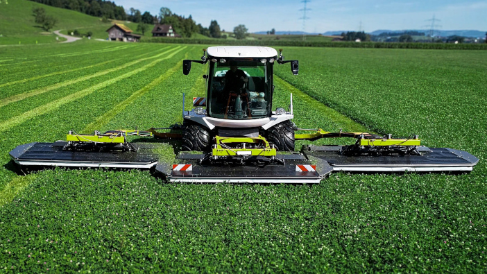 Self-propelled mowers and modular systems on the Fliegl stand