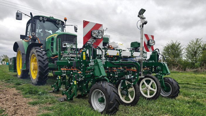 Garford demonstrates high voltage weed control system