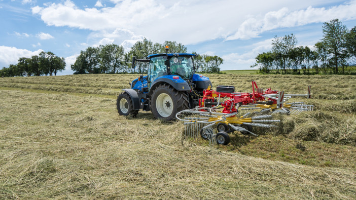 Pöttinger launches new twin-rotor rake